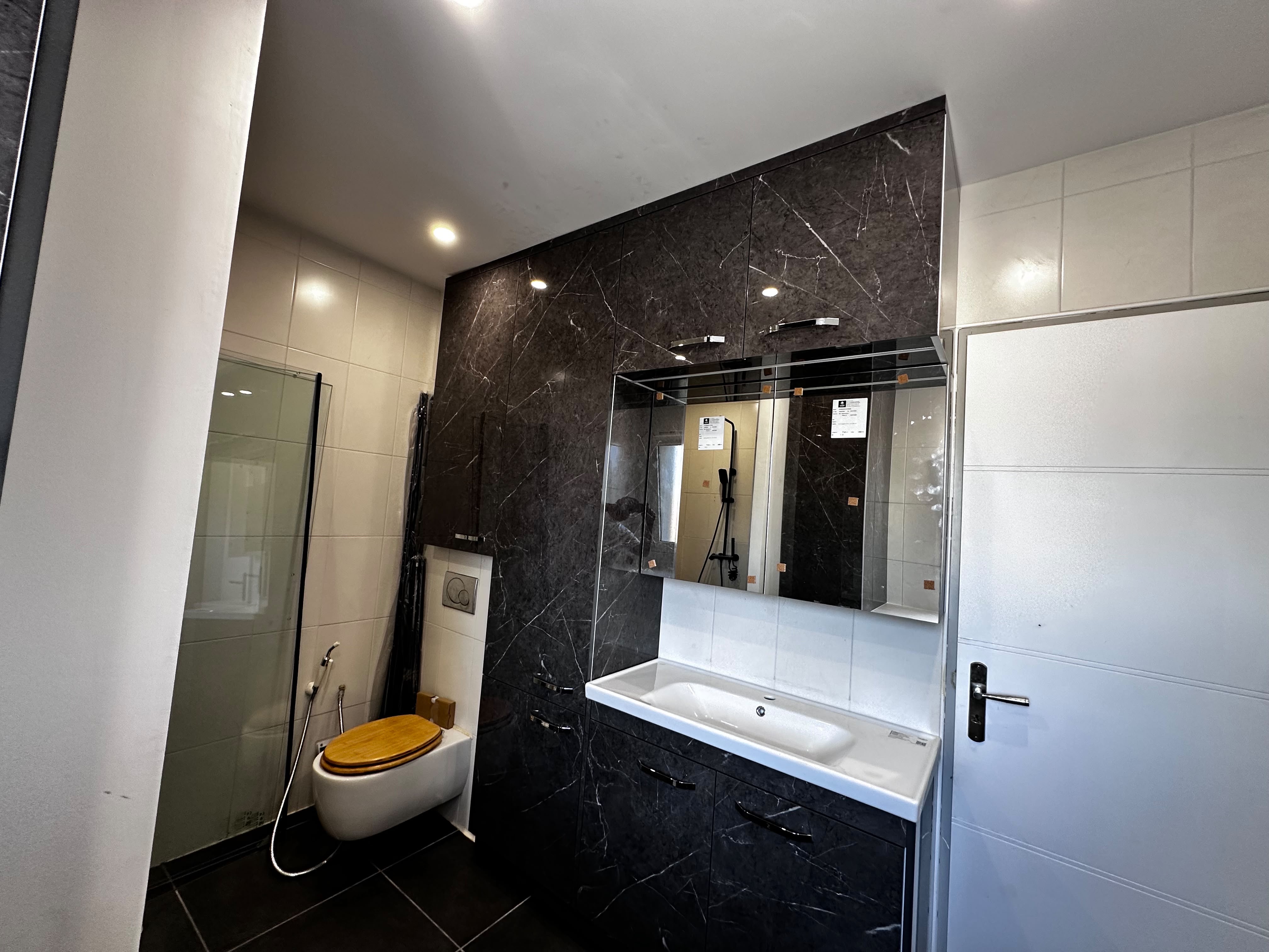 Projet salle de bain sur mesure menuisier Saint Cyprien